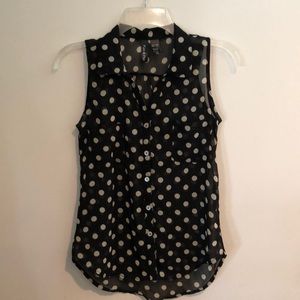 Black and Tan button up sleeveless blouse.